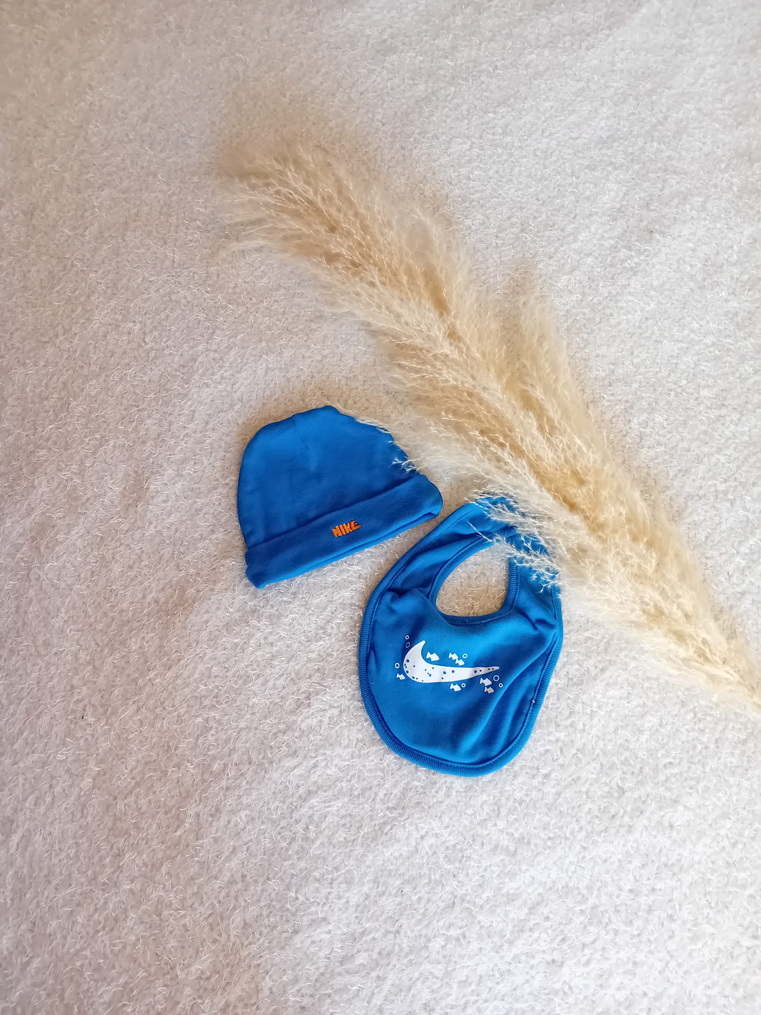 Bonnet et bavoir Nike